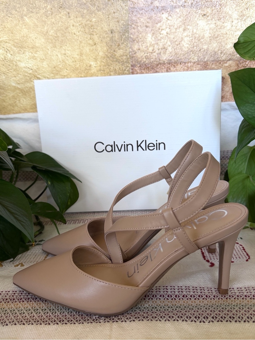 NEW Calvin Klein Nude Faux Leather Slingback Strap Pointy-Toe Pump Heels Size 7M - Picture 3 of 9
